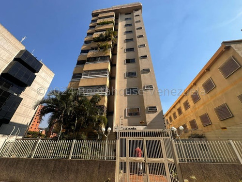 Comodo Y Practico Apartamento En Venta En El Rosal  24-23844