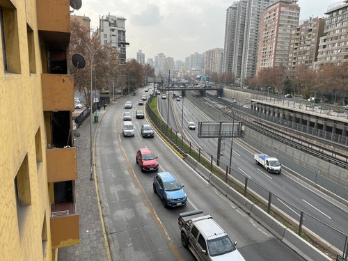 Hermoso Y Amplio Dpto Al Lado De La Estacion Del Metro.
