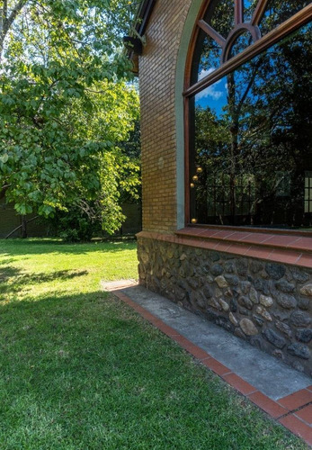 Imagen 11 de 30 de Imponente Casa Quinta Con Amplio Terreno, Pileta, Sauna Y Jacuzzi