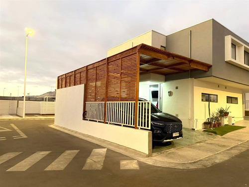 Casa Se Arrienda En Condomio Residencial, En Antofagasta