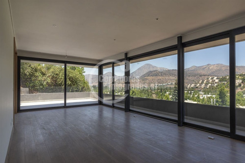 Casa En Venta De 5 Dorm. En Lo Barnechea