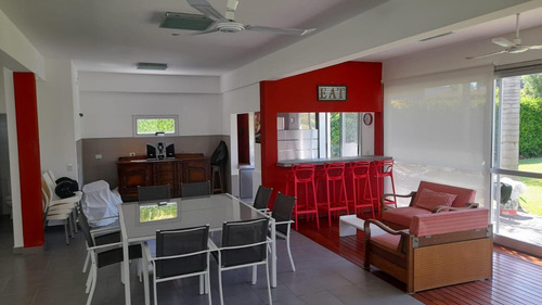 Casa En Venta - 5 Dormitorios 4 Baños - Hudson