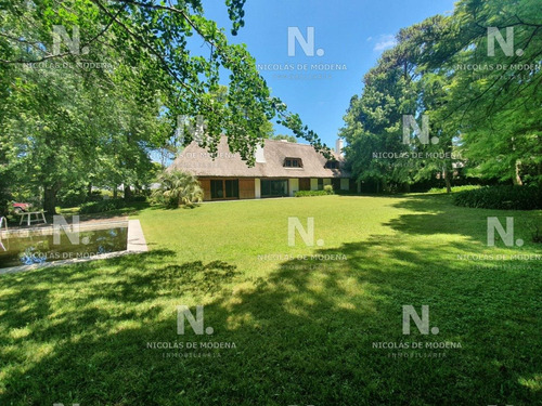 Casa Exclusiva En La Zona Del Golf, Oportunidad En Punta Del Este.- Ref: 2080