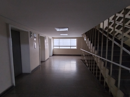 Amplia, Impecable Oficina, Pleno Centro Santiago