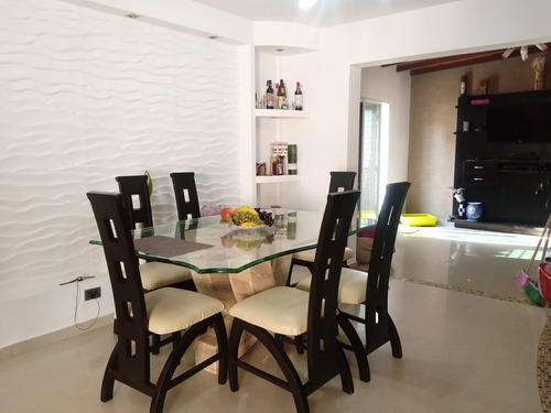 Ligia Guardia Vende Town House En Conj. Res. Las Trinitarias, San Diego. Plth-254