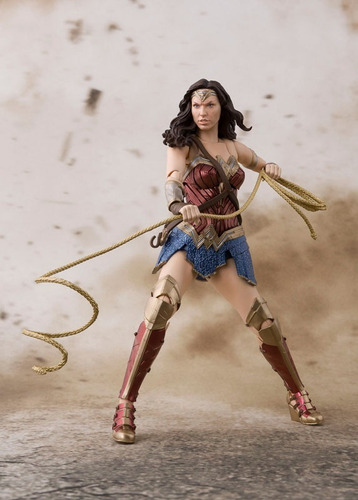 Figura - Wonder Woman Justice League Figuarts Bandai En Mano