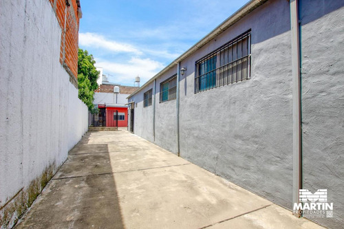 Imagen 3 de 30 de Depósito Y Casa De 3 Ambientes Con Patio Terraza Y Cochera Varios Autos