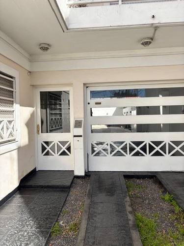 Departamento 50 M2 Cubiertos Con Balcon Cocina Separada Impecable