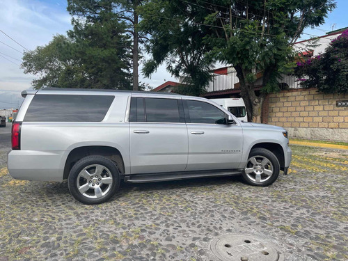 Imagen 4 de 11 de Chevrolet Suburban 5.3 Lt V8 Piel 2da Cubo At 2015