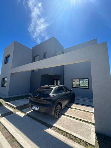 Casa En Venta Barrio Santa Lucia Pilar Del Este 