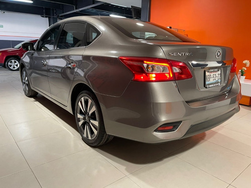 Imagen 8 de 15 de Nissan Sentra Exclusive 2017