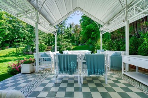 Casa Estilo Francesa Precioso Jardin Formado, El H...