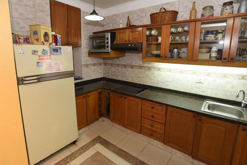 Venta Casa 4 Amb En Flores Cochera, Apto Credito