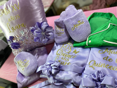 Batas, Cojín Y Pantuflas Quinceañeras Y Novias