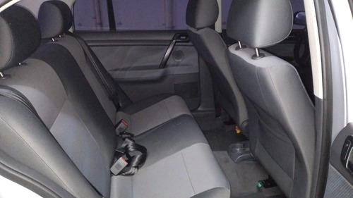 Volkswagen Polo Sedan 1.6 Comfortline Total Flex 4p