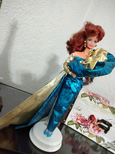 Barbie Glamorosa Vestido Azul Con Dorado (Usado)