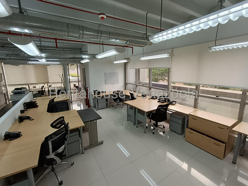 Oficina Remodelada Y Equipada En Alquiler En Santa Paula 25-21728