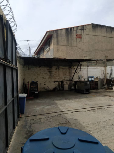 Apartamento Con Local Comercial