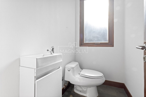 Casa En Arriendo De 5 Dorm. En Lo Barnechea