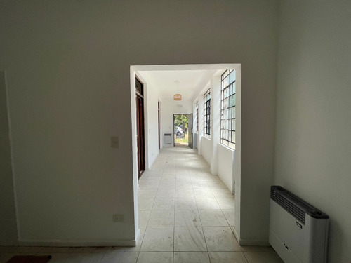 Casa Con Dos Departamentos En Venta - Barrio El Hospital - Luján