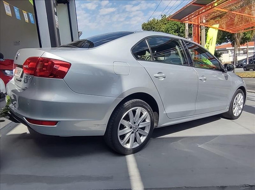 Imagem 4 de 9 de Volkswagen Jetta 2.0 Comfortline Felx Manual
