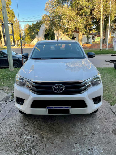 Imagen 2 de 11 de Toyota Hilux 2018 2.4 Cd Sr 150cv 4x2