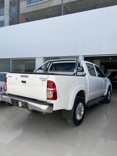Imagen 7 de 14 de Toyota Hilux 2013 3.0 Cd Srv Cuero I 171cv 4x4 4at
