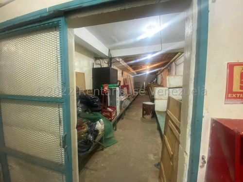 Edificio Comercial A La Venta En Playa Grande.locales,deposito,oficinas, Estacionamiento. 23-16262gm