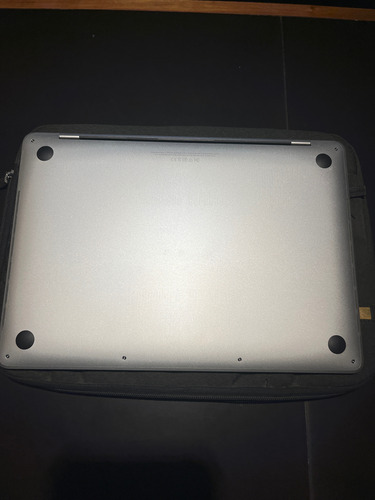 Macbook Pro (13-ihch,2018 Intel Core I5 Pantalla Con Falla (Usado)