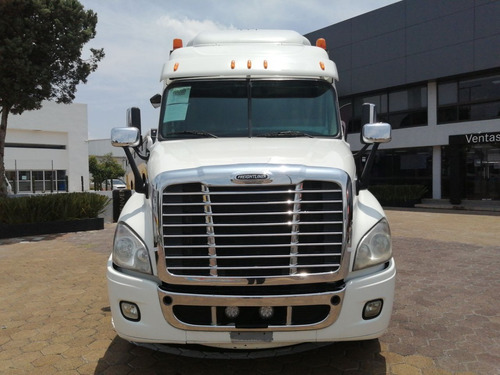 Imagen 2 de 14 de Tractocamion Freightliner Cascadia 125 Modelo 2014