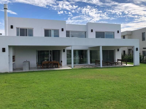 Casa A La Venta En Nordelta, El Golf