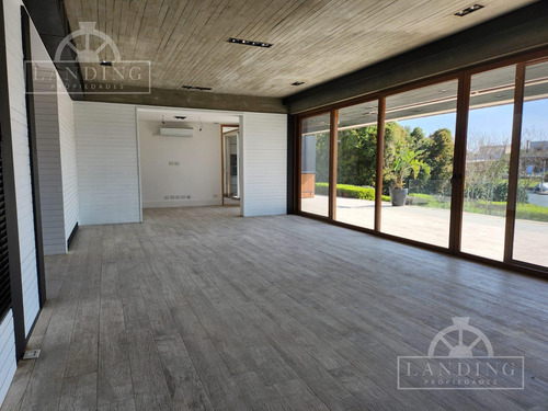 Casa Al Río En Barrio Náutico Albanueva, Rincón De Milberg