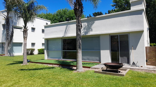 Casa En Venta - 5 Dormitorios 4 Baños - Hudson