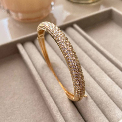 Bracelete Cravejado Luxo 4 Fileiras Zircônia Fecho Trava Comprimento 66.04 Cm Cor Dourado Diâmetro 13 Cm