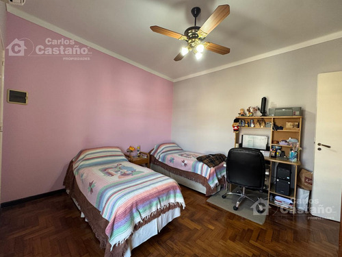 Casa En Altos De 3 Amb Con Quincho, Piscina Galpón/local Sótano.