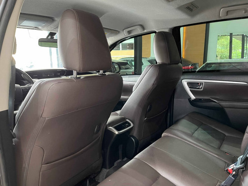 Imagem 9 de 13 de Toyota Hilux Sw4 2.7 Srv 7 Lugares 4x2 16v Flex 4p