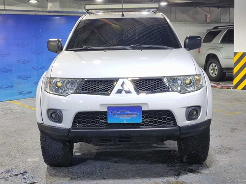 Imagen 2 de 12 de Mitsubishi Montero Sport Año 2014