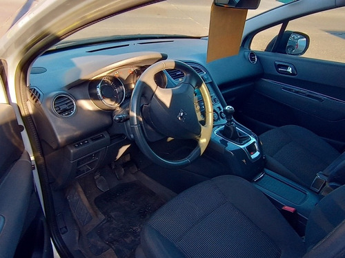 Imagen 13 de 16 de Peugeot 5008 2014 1.6 Allure 156cv