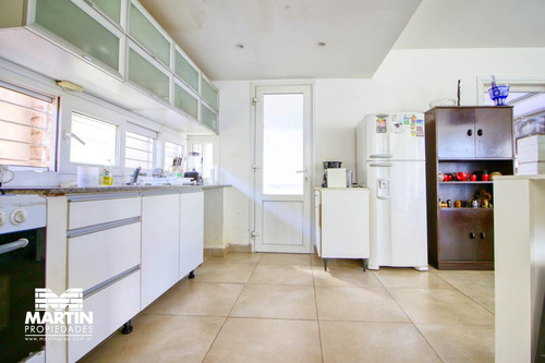 Excelente Y Moderna Casa Minimalista 5 Ambientes Con Pileta - Martínez, 3 Cuadras De Santa Fe