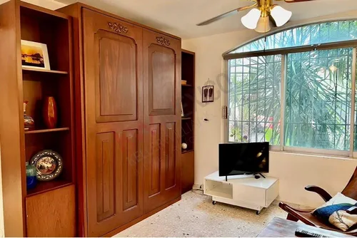 Precio Reducido Casa Con 2 Terrazas En La Azotea Y Un Patio