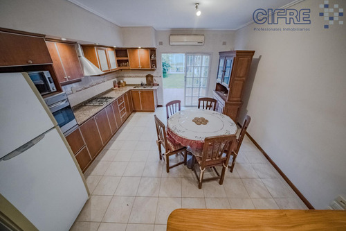 Duplex De 4 Ambientes Quincho, Jardin Y Cochera Para 2 Autos
