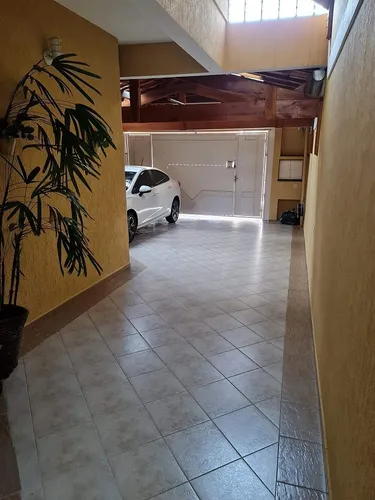 Lindo Sobrado Localizado Em Rua Particular (sem Saída).