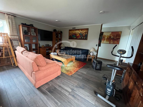 Casa En Venta De 6 Dorm. En Santo Domingo