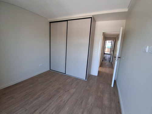Venta De Departamento 3 Dormitorios Patio, Balcón Y Cochera