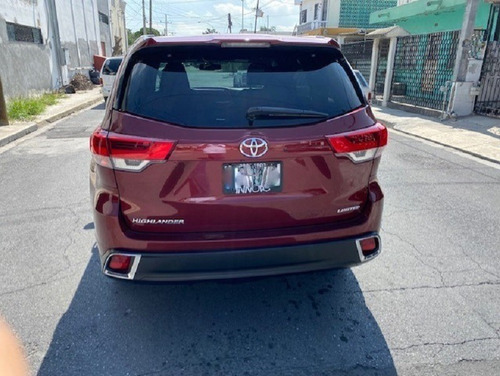 Imagen 5 de 9 de Toyota Highlander Limited 2019 Roja
