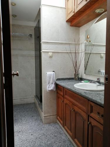 Dueño Vende Ambientes Amplios, Muy Luminosa, Hermoso Fondo