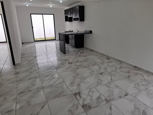Tinajitas, Casa En Venta De Una Planta Con Alberca En Área