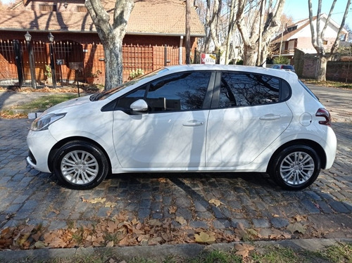 Imagen 8 de 15 de Peugeot 208 1.6 Allure Navegador Tiptronic Año 2016