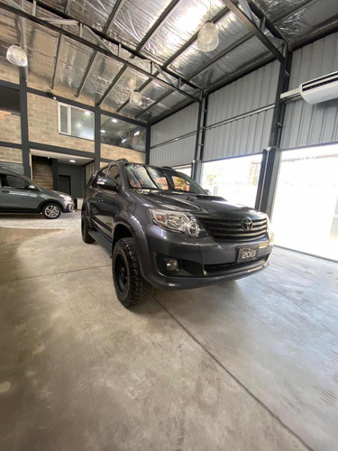 Toyota Hilux SW4 3.0 Srv Cuero I 171cv 4x4 5at