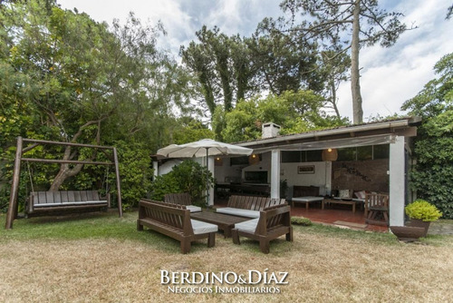 Casa En Venta En Pinares- Ref: 589